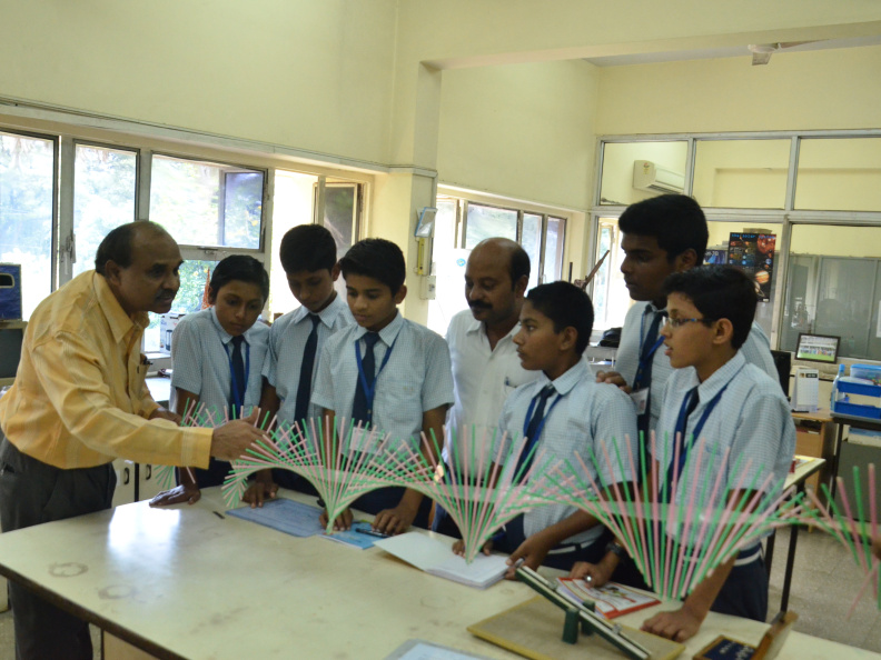 JNV students visit the Integrated Science lab in HBCSE